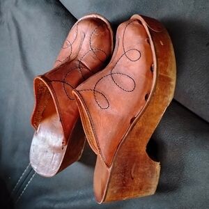 Authentic QualiCraft vintage 1970s wooden platform clogs